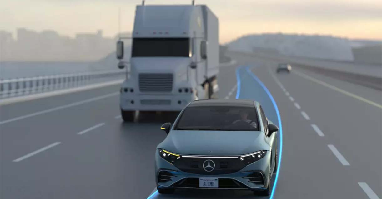Mercedes-Benz introduceert automatische rijstrookwissel MercedesBenzAutomatischeRijstrookwissel