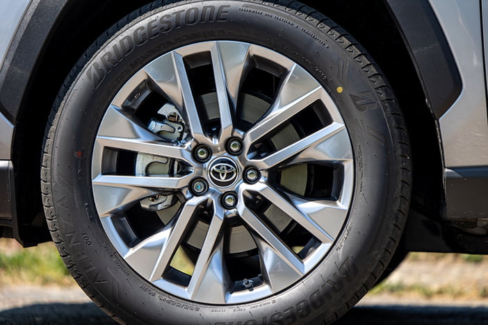NissanXtrailToyotaRAV4v