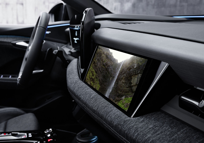 AudiQ6eTronDashboard6
