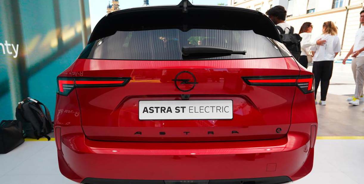 Opel toont Astra Sports Tourer Electric in München OpelAstraSTelectric
