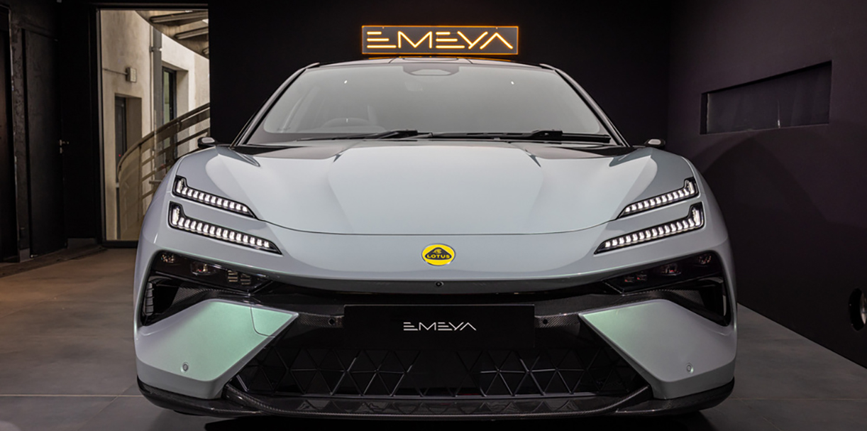 Lotus showt Emeya in Parijs tijdens Fashion Week LotusEmeya2