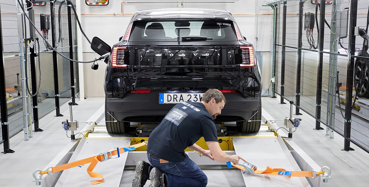 Volvo opent nieuw testcentrum voor software in Zweden VolvoEX30softwareTesting