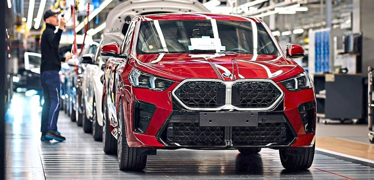 Eerste BMW iX2 rolt van de band in Regensburg BMWx2