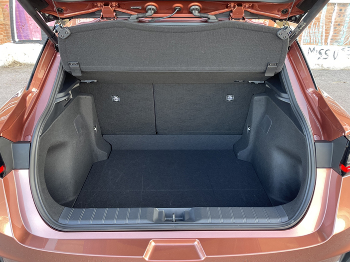 LexusLBXtest9