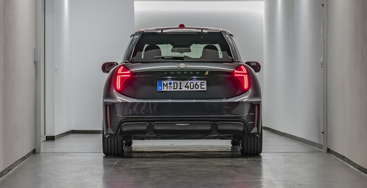 Sportieve John Cooper Works look voor nieuwe Mini Cooper MiniCooperSEjcw