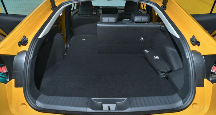 Peugeot408ToyotaPrius10
