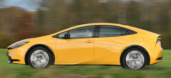 Peugeot408ToyotaPrius2