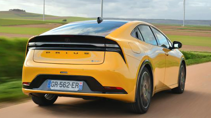 Peugeot408ToyotaPrius9