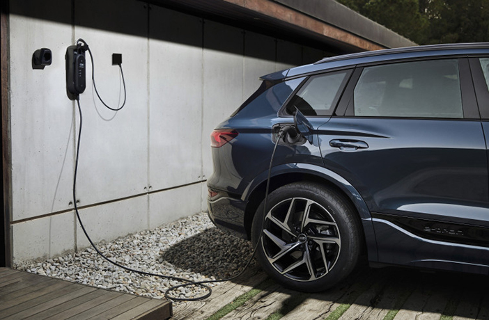 AudiQ6eTron6