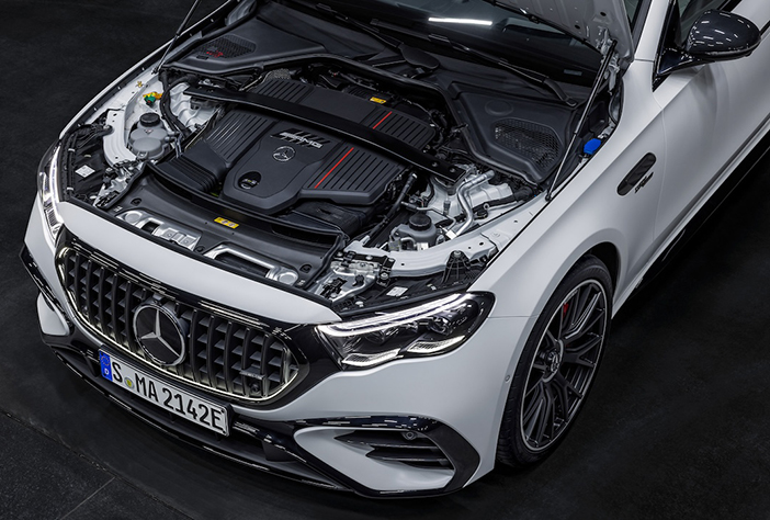 Performance und Effizienz in neuer Kombination: der Mercedes AMG E 53 HYBRID 4MATIC+ Performance and efficiency in a new combination: the Mercedes AMG E 53 HYBRID 4MATIC+