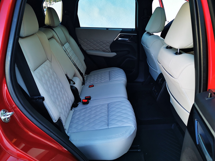 MitsubishiOutlanderPHEV11