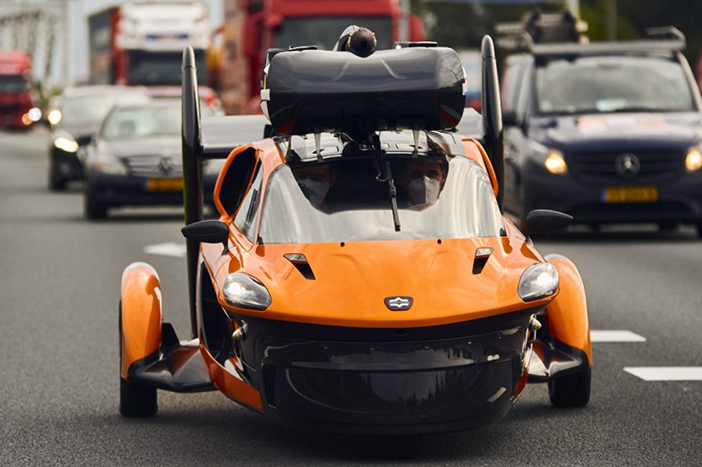 PALvVliegendeAuto2K