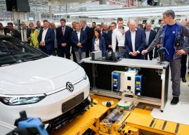 Europese autofabrikanten kijken bezorgd naar Chinese en Amerikaanse concurrentie