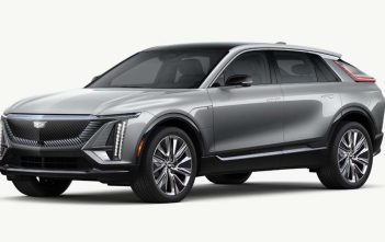 CadillacLyriqWitteAchtergrond3