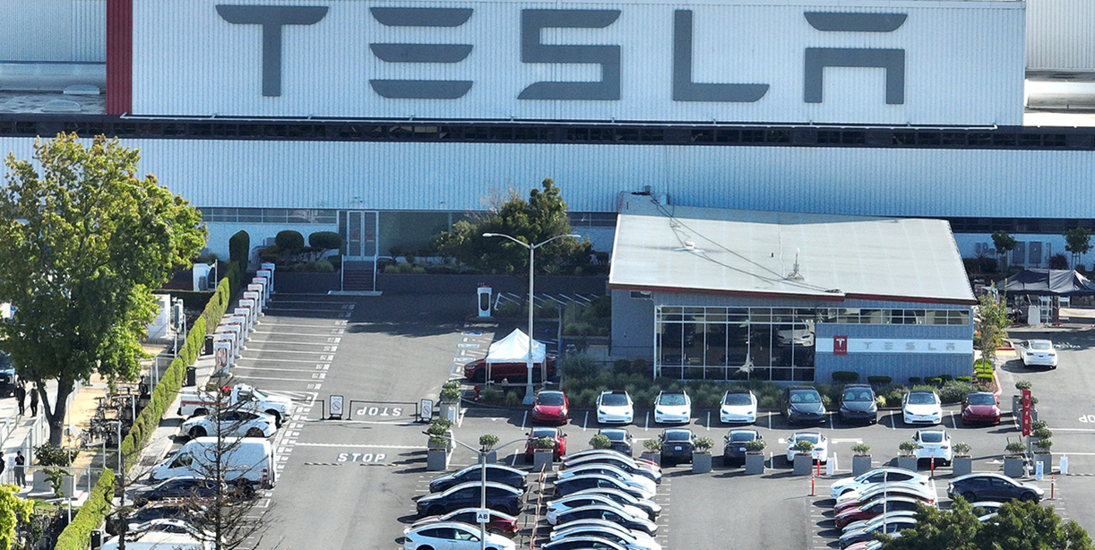 Tesla neemt na massaontslag weer personeel aan TeslaFremontG