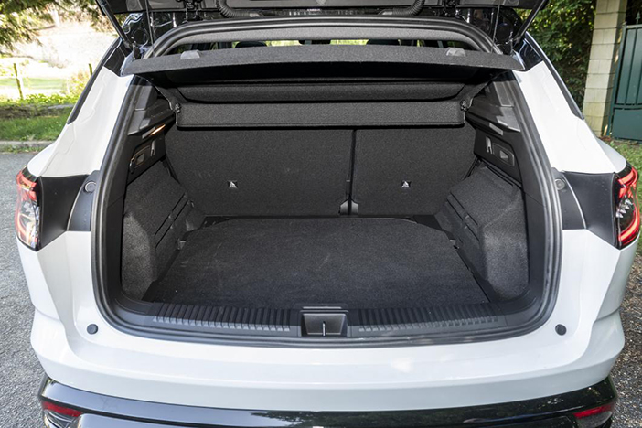 Peugeot3008HybridRenaultAustralHybrid13