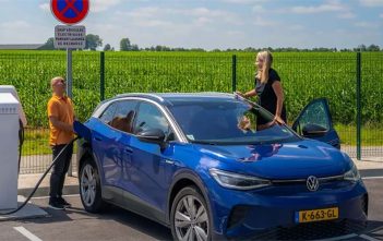 Gaan wij door elektrisch rijden meer op vliegvakantie? ElektrischOpladenBuitenland