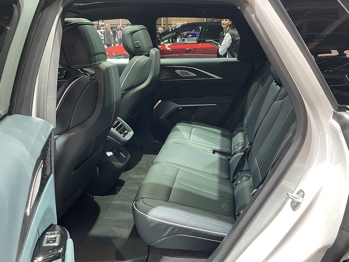 CadillacLyriqParijs11