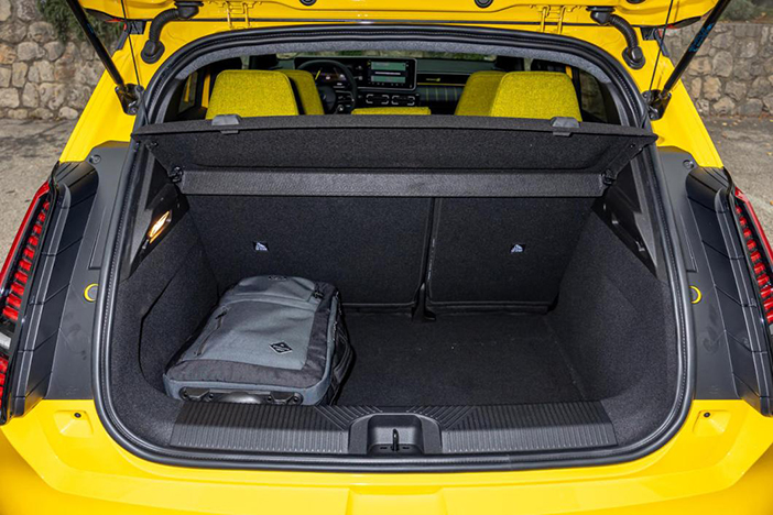 Peugeot208ERenault5ETech14
