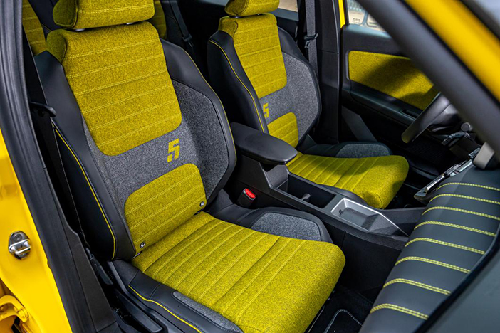 Peugeot208ERenault5ETech18