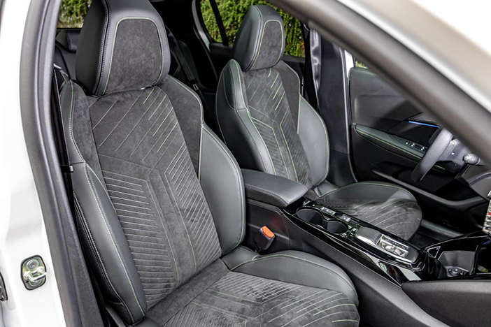 Peugeot208ERenault5ETech19