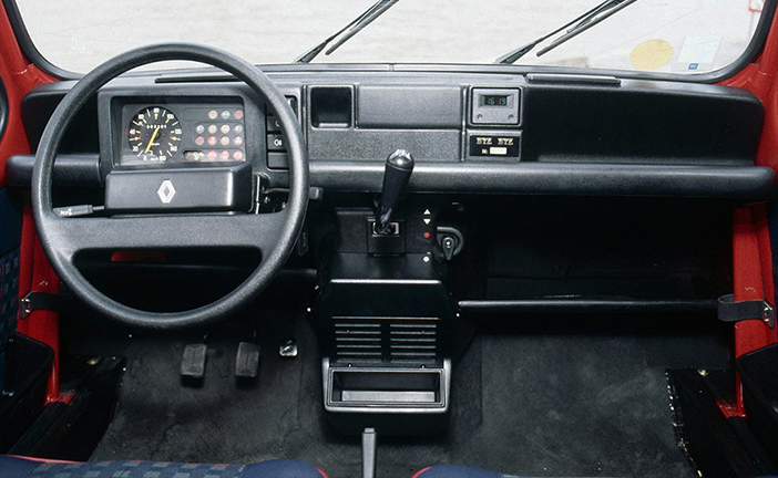 Renault4Etech8