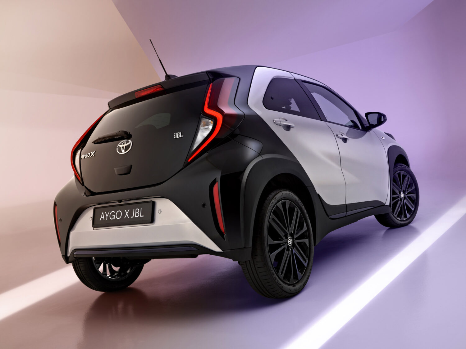 ToyotaAygoXjbl
