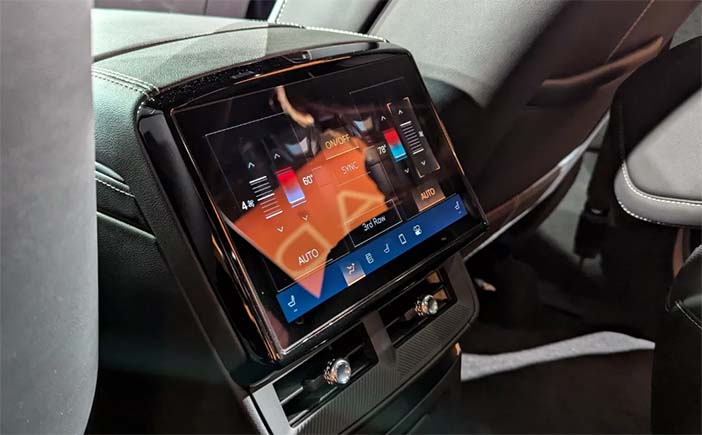 CadillacVistiqLive11