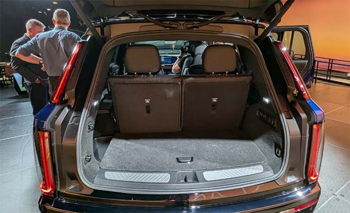 CadillacVistiqLive12