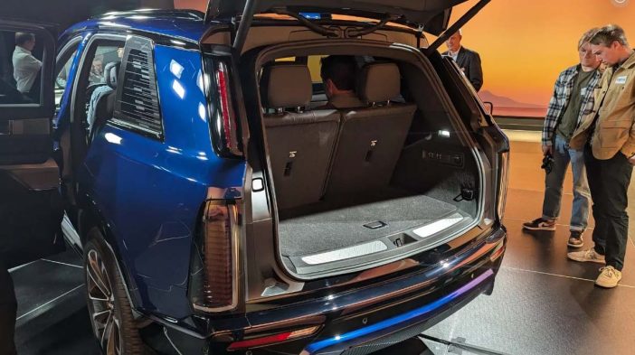 CadillacVistiqLive13