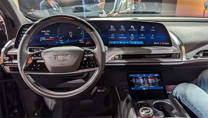 CadillacVistiqLive5