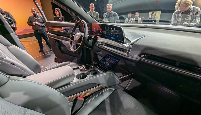CadillacVistiqLive7