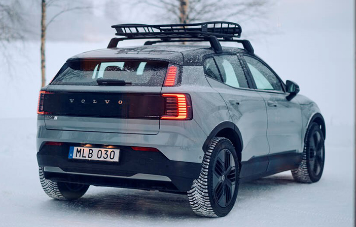 VolvoEX30CrossCountry12