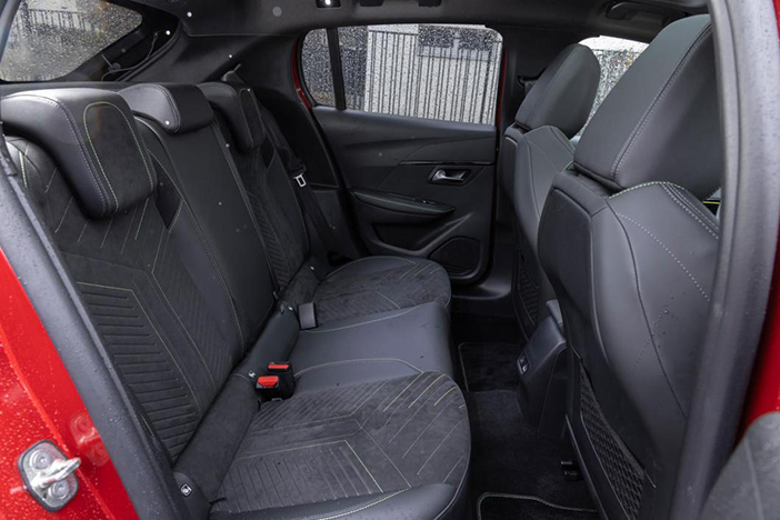 LanciaYpsilonPeugeot208dueltest11