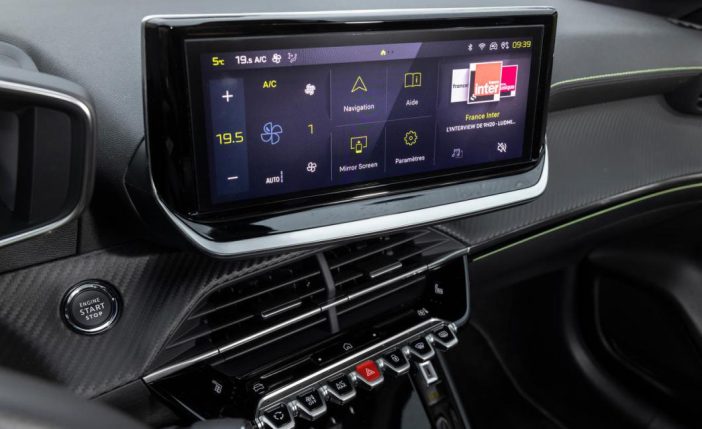 LanciaYpsilonPeugeot208dueltest15