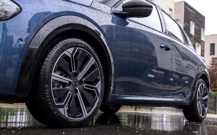 LanciaYpsilonPeugeot208dueltest17