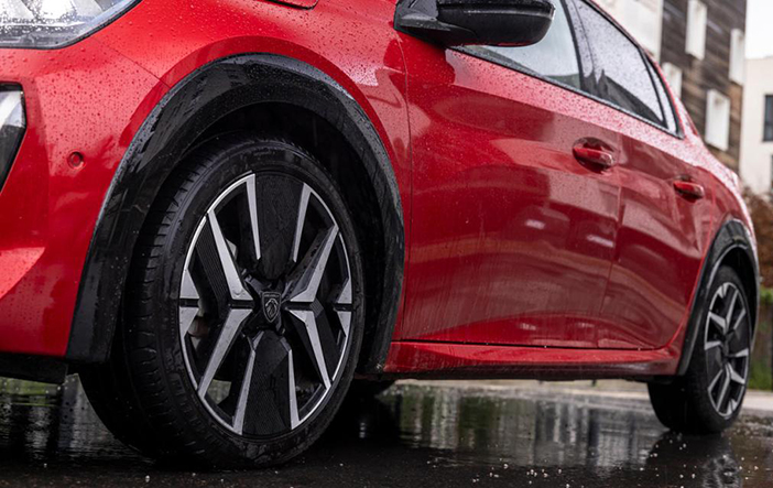 LanciaYpsilonPeugeot208dueltest18