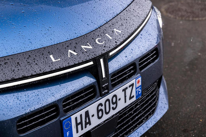 LanciaYpsilonPeugeot208dueltest3