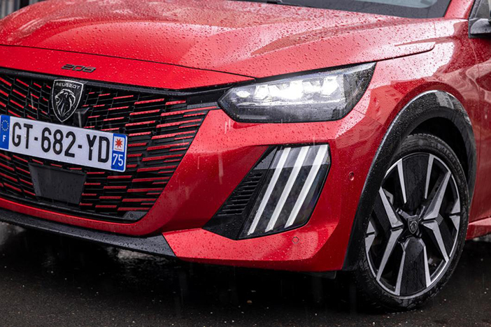LanciaYpsilonPeugeot208dueltest4