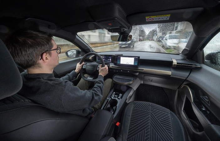 LanciaYpsilonPeugeot208dueltest6