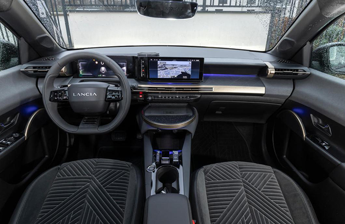 LanciaYpsilonPeugeot208dueltest8