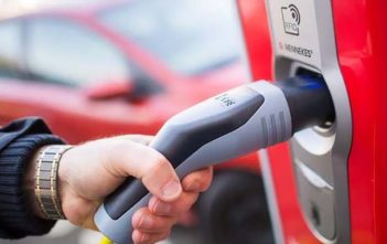 Kabinet geeft gas met elektrische leaseauto Elektrisch29