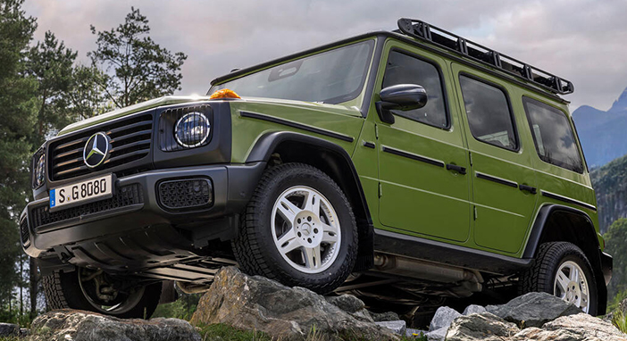Mercedes Benz G Klasse Edition STRONGER THAN THE 1980s MANUFAKTUR agavengrün uni; Sitzpolster mit taubengrauem Stoff // Mercedes Benz G Class Edition STRONGER THAN THE 1980s MANUFAKTUR agave green solid; Seat upholstery in dove grey fabric