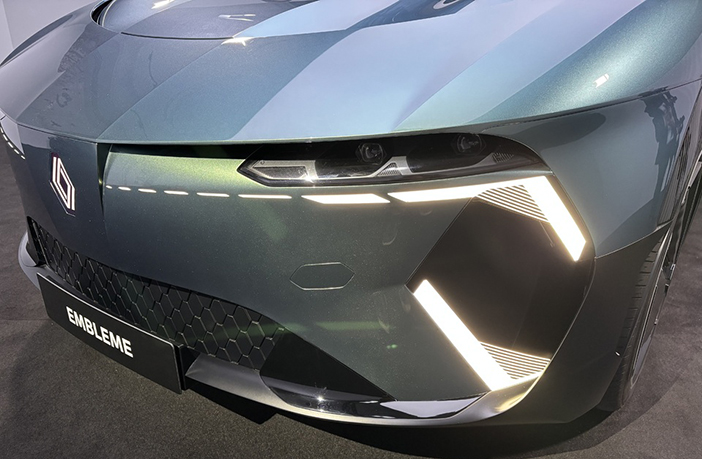RenaultEmblèmeLive3