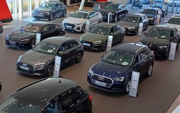 Audi plant grootschalige kostenbesparende maatregelen AudiShowroomG