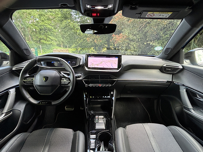 Peugeot2008eRenault4eTech10