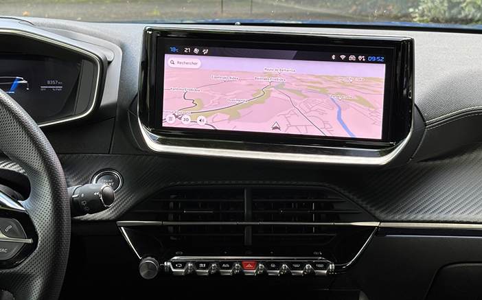 Peugeot2008eRenault4eTech12