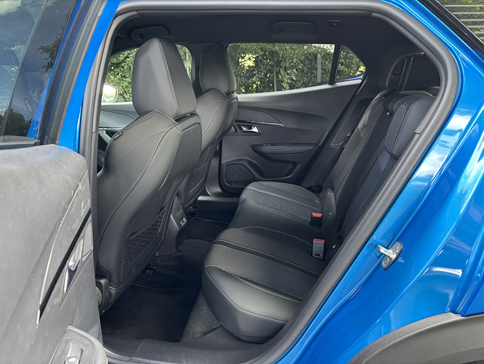 Peugeot2008eRenault4eTech14