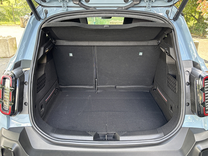 Peugeot2008eRenault4eTech15