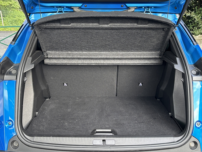 Peugeot2008eRenault4eTech16